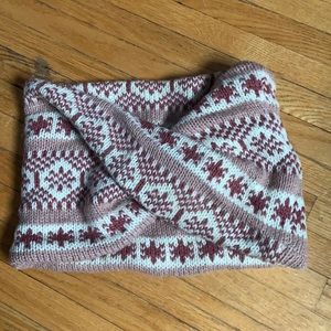 Denver Hayes Cris-cross circle scarf